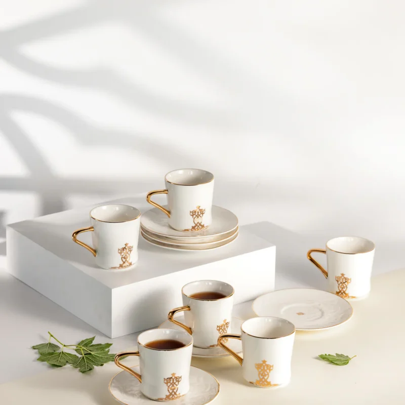 Conjunto de Xícaras de Porcelana com 12 peças - Branco e Dourado