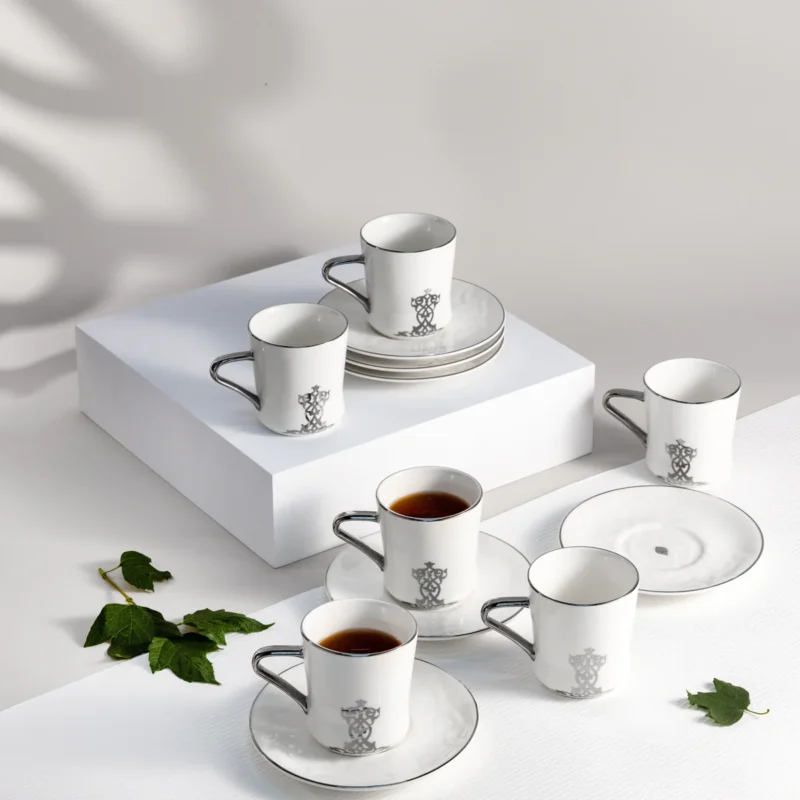 Conjunto de Xícaras de Porcelana com 12 peças - Branco e Prata