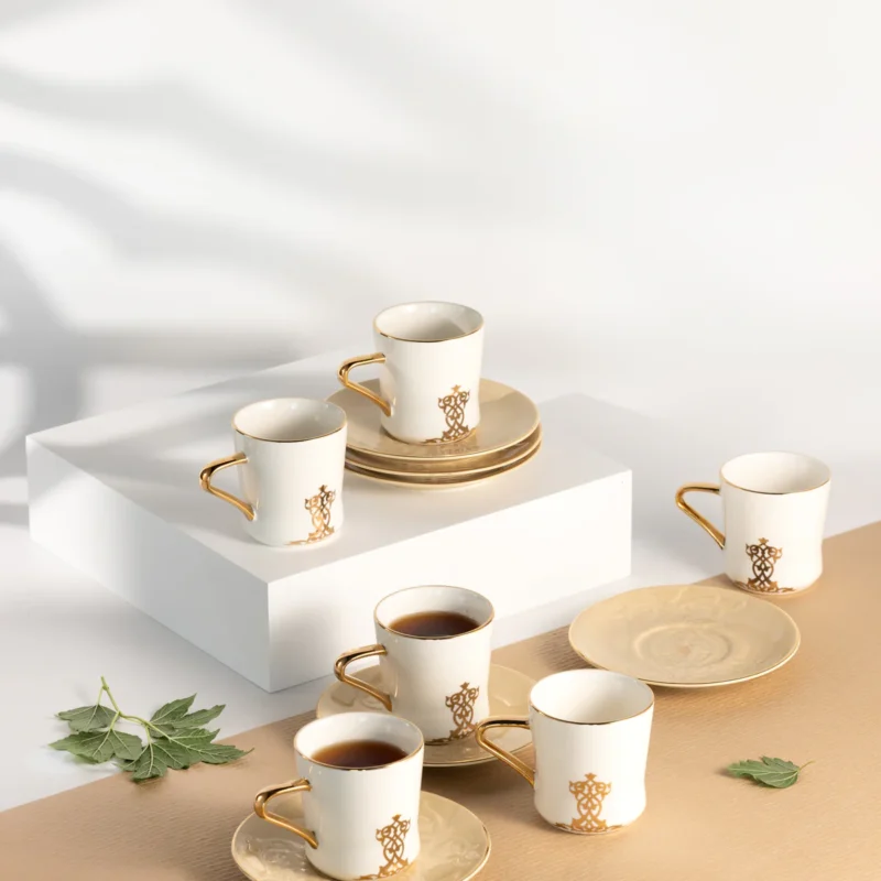 Conjunto de Xícaras de Porcelana com 12 peças - Marfim e Dourado